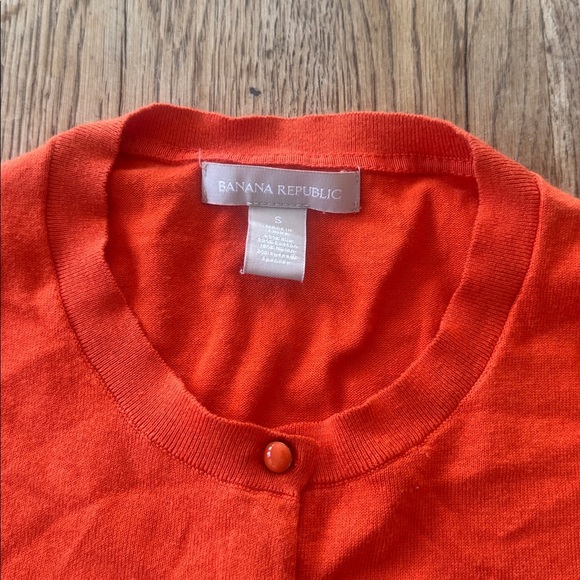 Banana Republic S Orange cardigan. - Picture 2 of 4